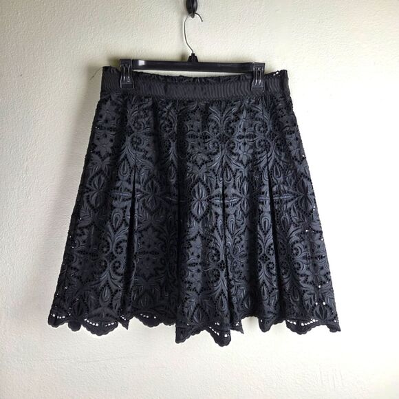 Elie Tahari Dresses & Skirts - Women's Elie Tahari Elegant Black Silk Knee Length Lace Skirt Size 08/Medium